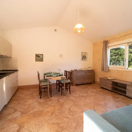 Le Grazie Est Hotel apartamentowy Capoliveri (Isola d'Elba)