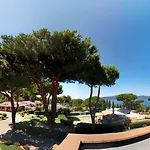 Le Grazie Est Aparthotel
