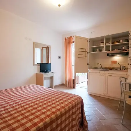 Le Grazie Est Aparthotel