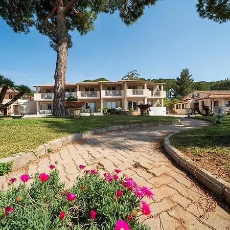 Le Grazie Est Aparthotel 3*