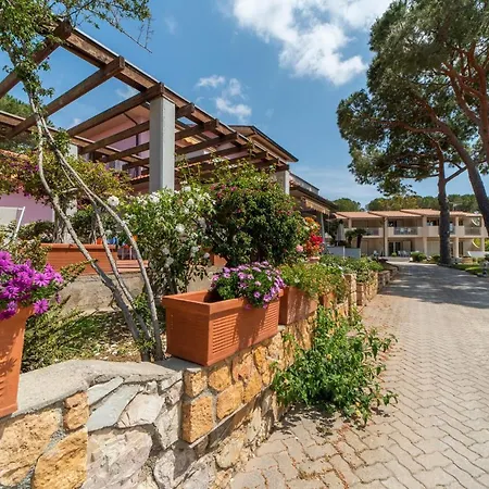 Le Grazie Est Aparthotel 3*
