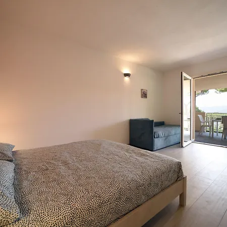 Le Grazie Est Aparthotel