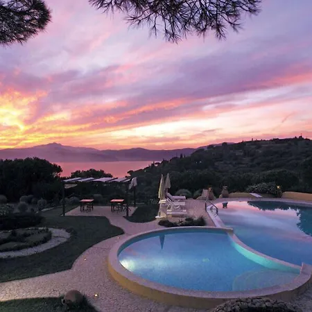 Le Grazie Est Aparthotel 3*