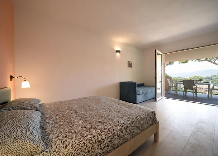 Le Grazie Est Aparthotel